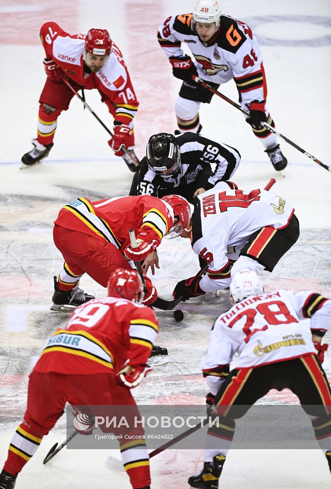 Хоккей. КХЛ. Матч "Куньлунь" – "Авангард"