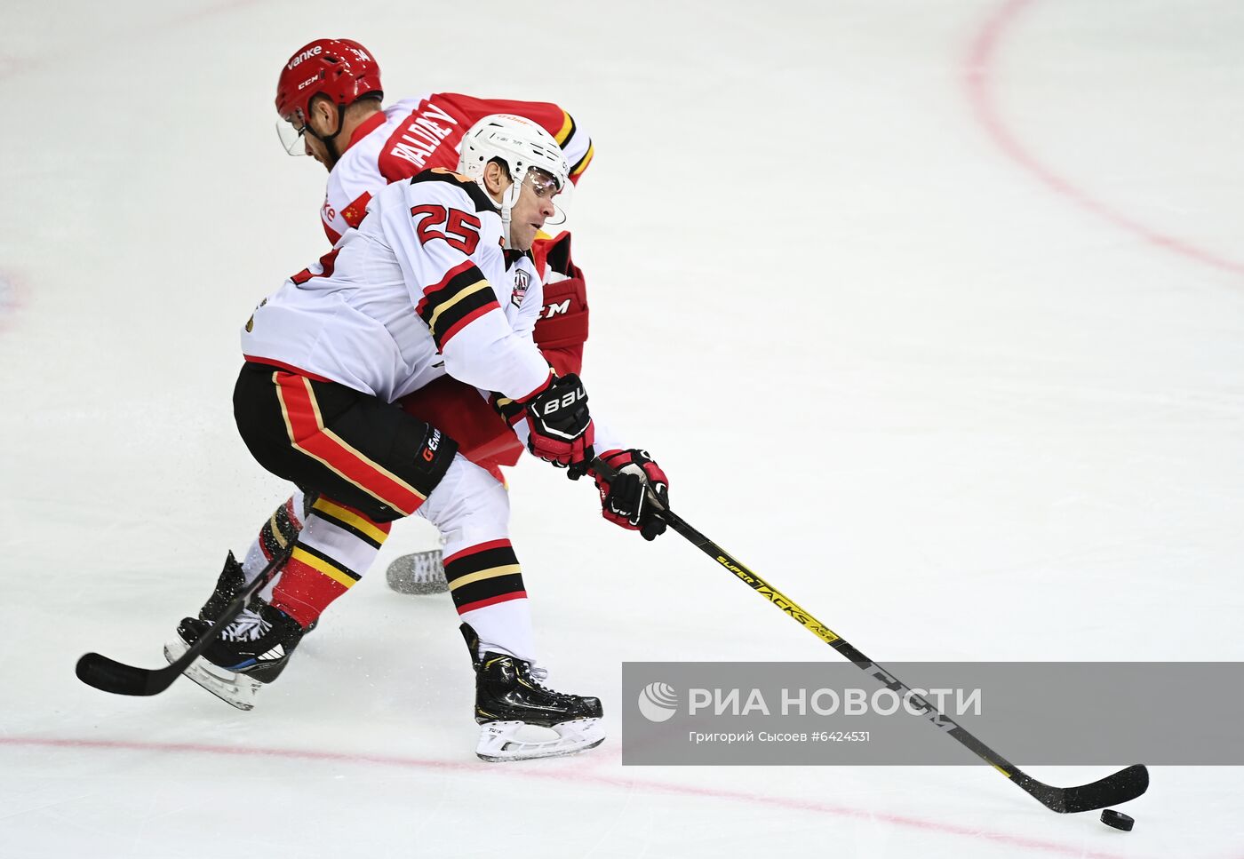 Хоккей. КХЛ. Матч "Куньлунь" – "Авангард"