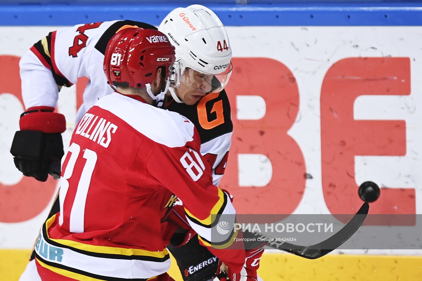 Хоккей. КХЛ. Матч "Куньлунь" – "Авангард"