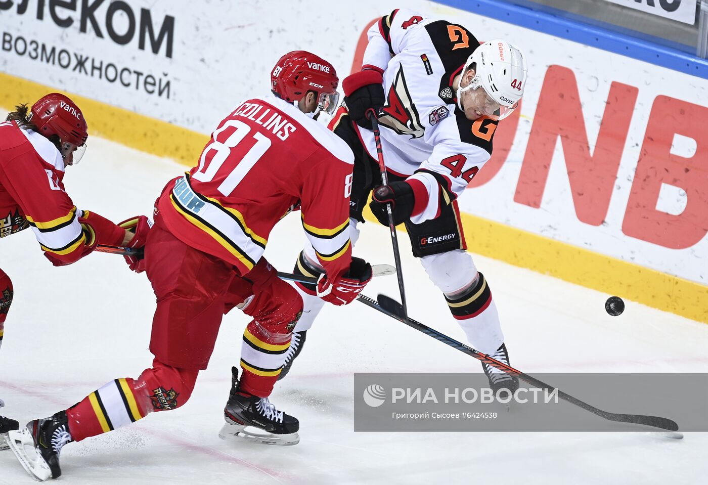 Хоккей. КХЛ. Матч "Куньлунь" – "Авангард"