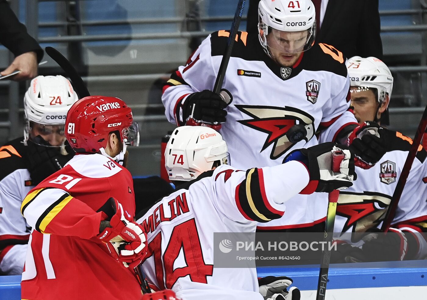 Хоккей. КХЛ. Матч "Куньлунь" – "Авангард"