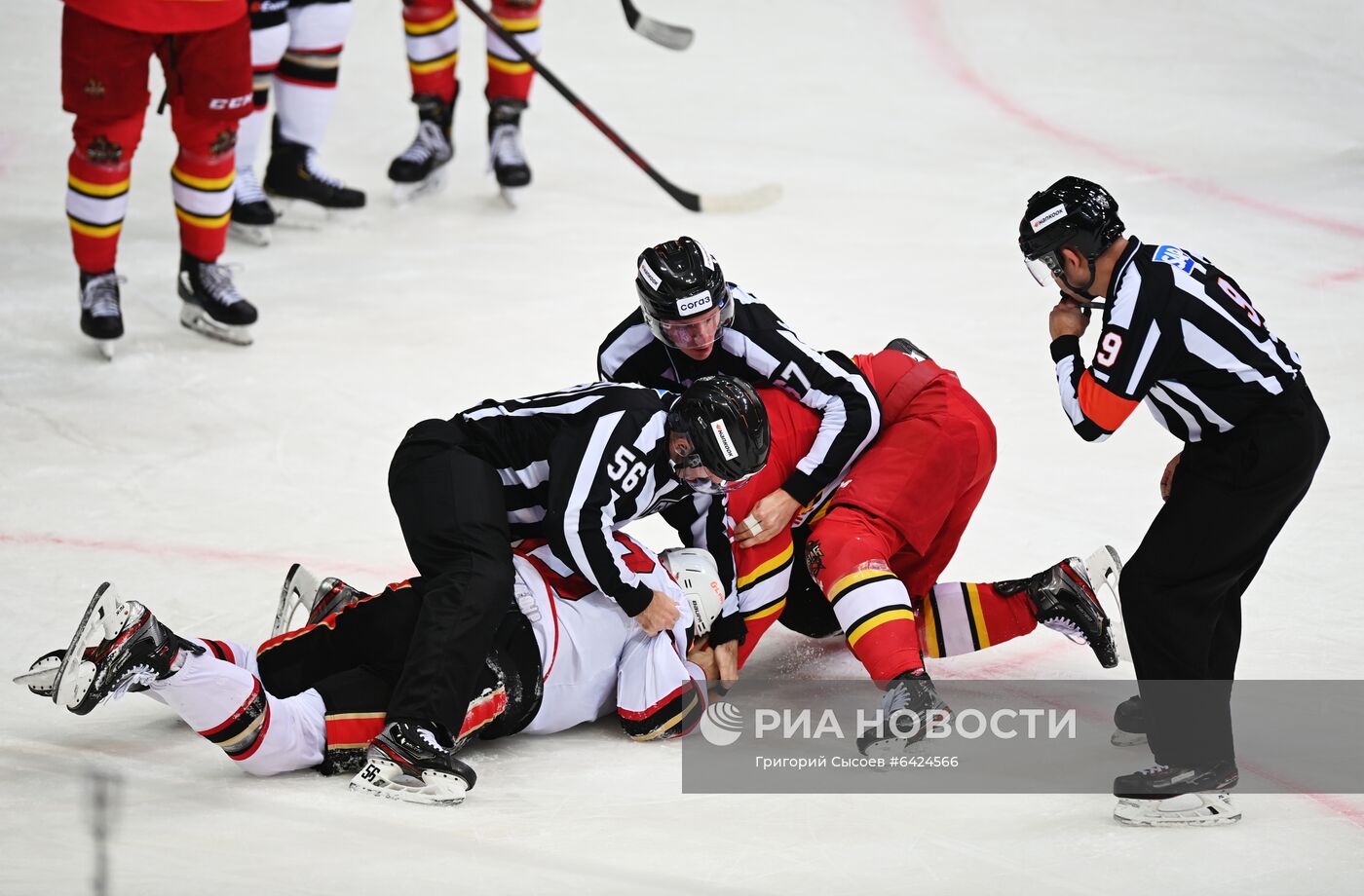 Хоккей. КХЛ. Матч "Куньлунь" – "Авангард"