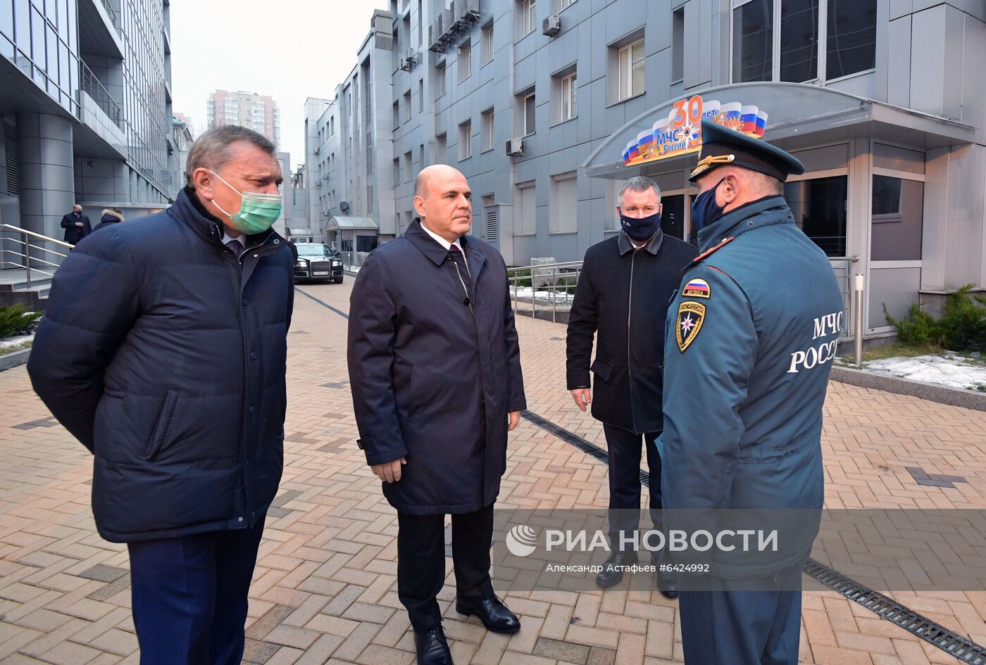 Премьер-министр РФ М. Мишустин посетил Национальный центр управления в кризисных ситуациях МЧС РФ