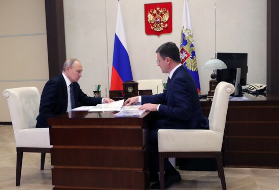 Президент РФ В. Путин встретился с вице-премьером правительства РФ А. Новаком