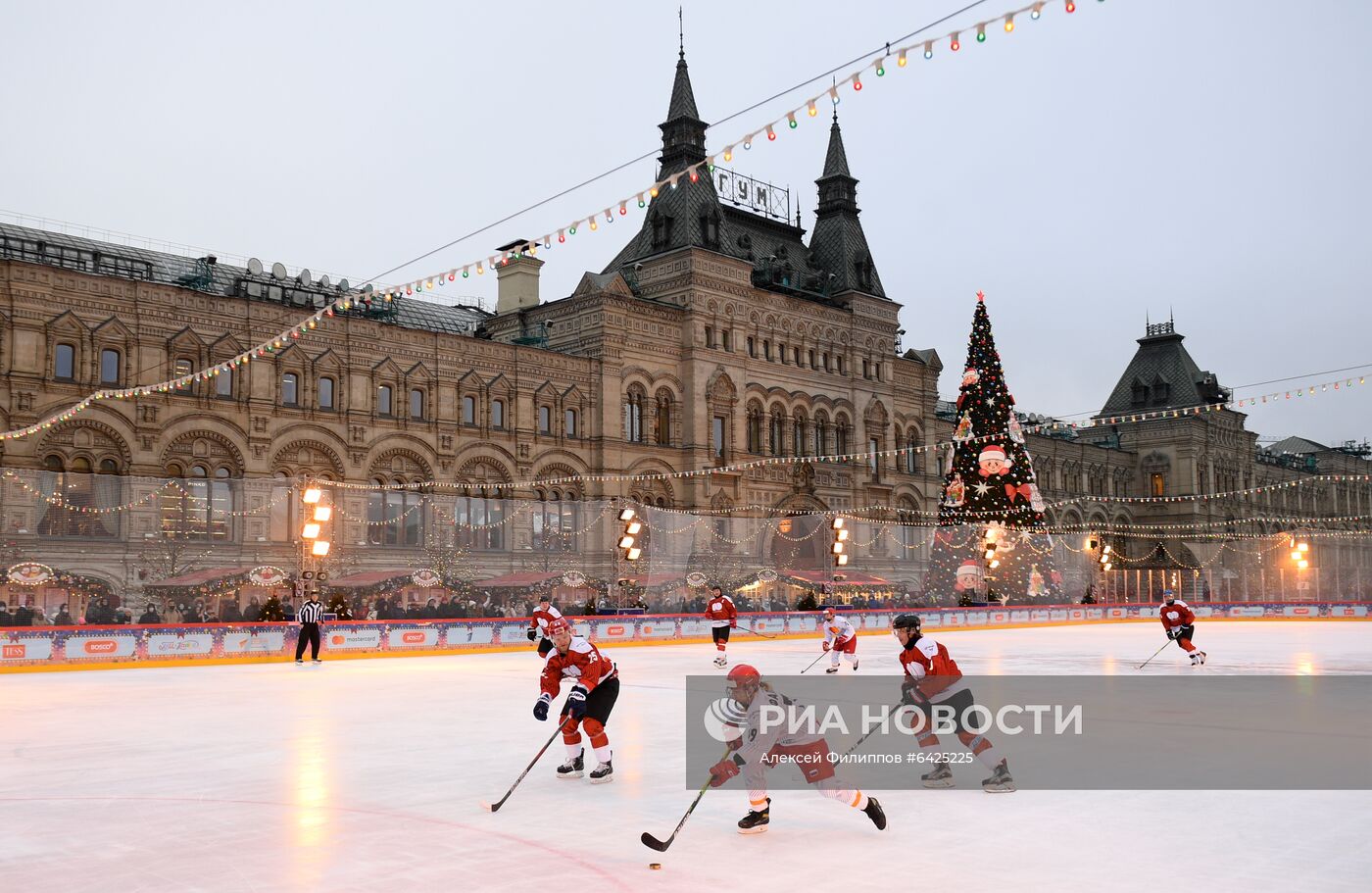 "Бесценный матч" по хоккею на Красной площади