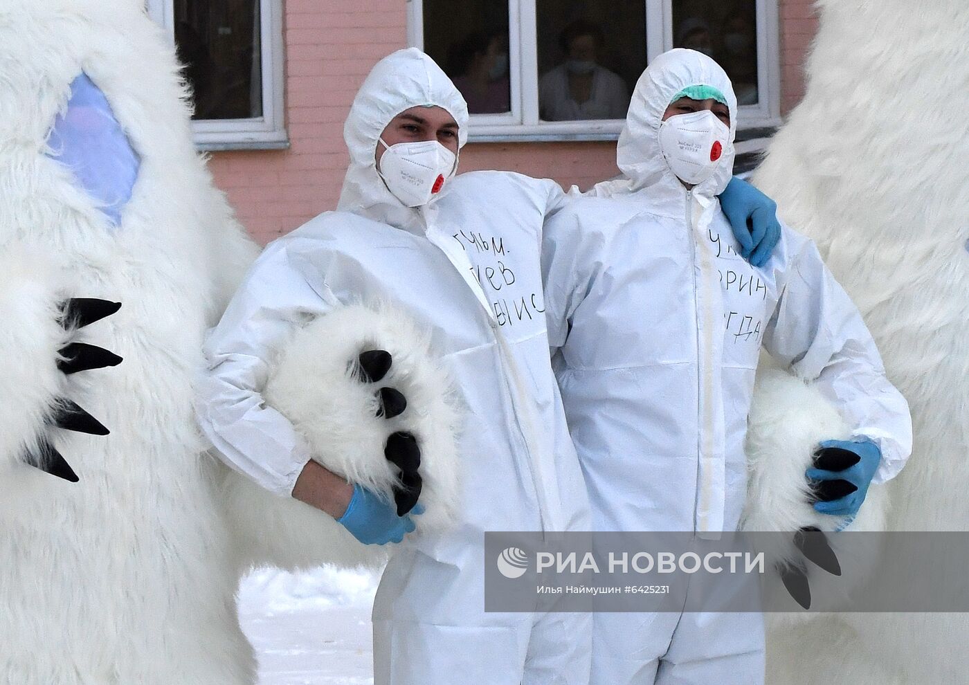 Новогоднее поздравление красноярских врачей, борющихся с COVID-19