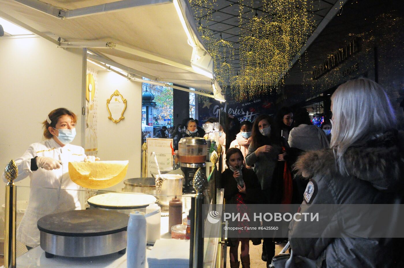 Подготовка к Рождеству в Париже