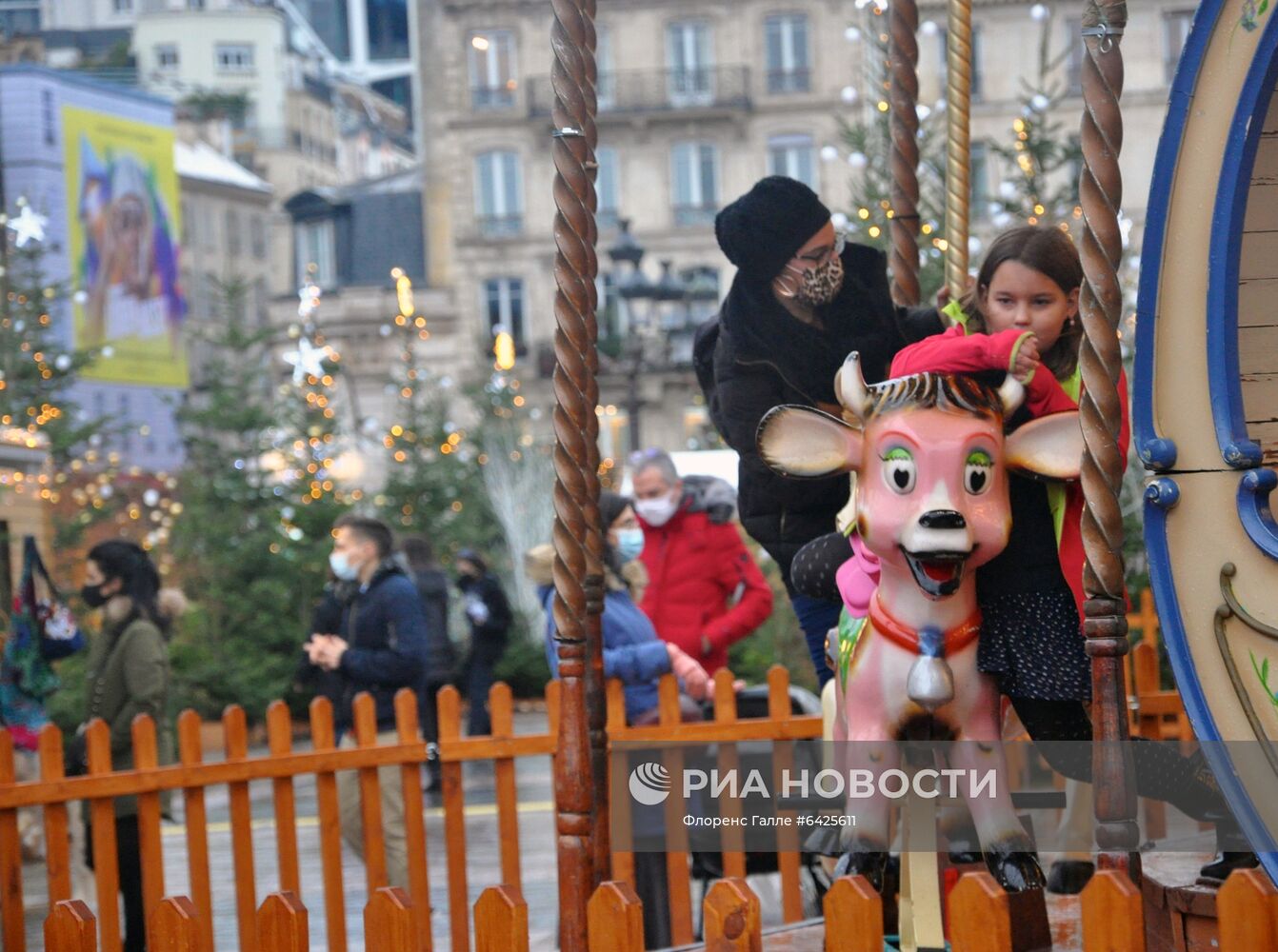 Подготовка к Рождеству в Париже