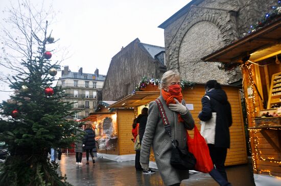 Подготовка к Рождеству в Париже