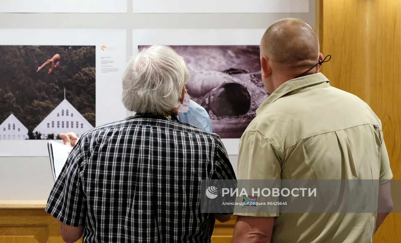 Открытие выставки победителей конкурса им. Андрея Стенина в Претории