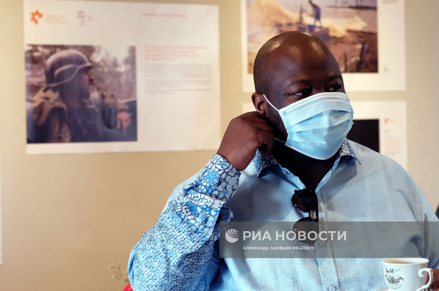 Открытие выставки победителей конкурса им. Андрея Стенина в Претории