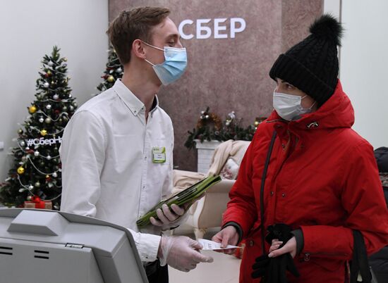 Во Владивостоке открылось совместное отделение "Сбера" и "Макдоналдс"