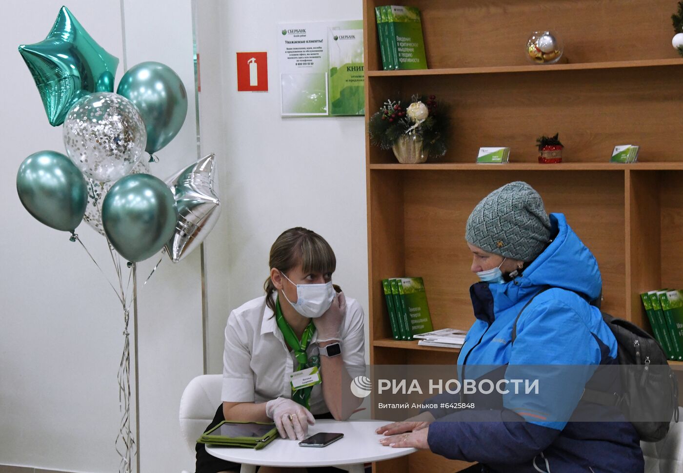 Во Владивостоке открылось совместное отделение "Сбера" и "Макдоналдс"