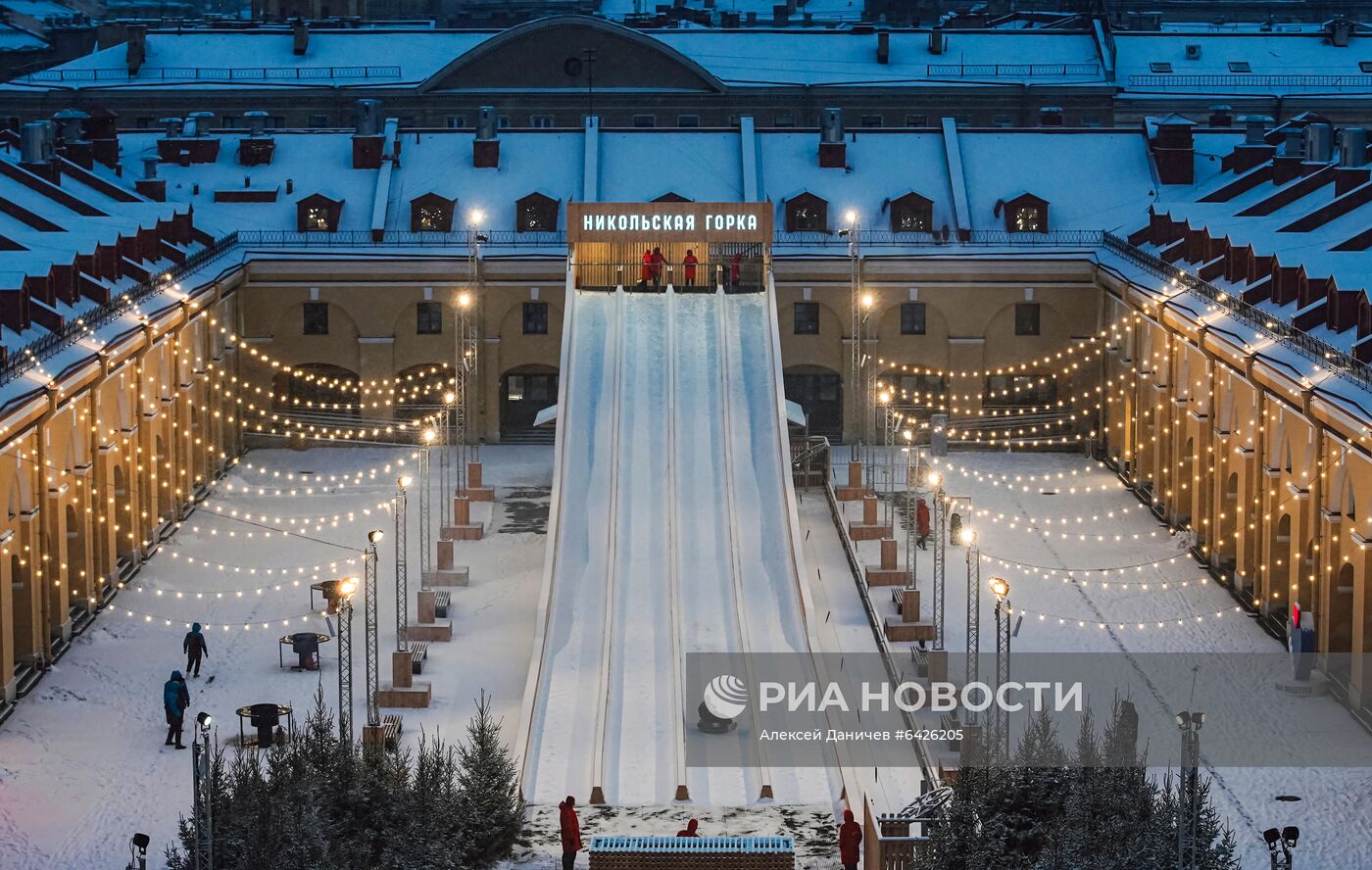 Открытие катальной горки в "Никольских рядах" в Санкт-Петербурге