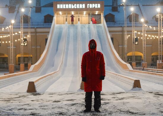 Открытие катальной горки в "Никольских рядах" в Санкт-Петербурге