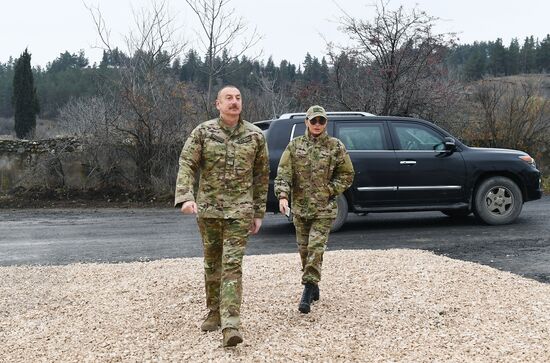 Президент Азербайджана И. Алиев посетил районы, перешедшие под влияние Азербайджана