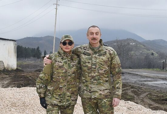 Президент Азербайджана И. Алиев посетил районы, перешедшие под влияние Азербайджана