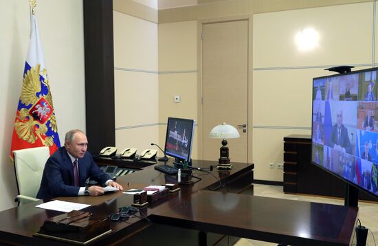 Президент РФ В. Путин поздравил членов Правительства РФ с наступающим Новым годом