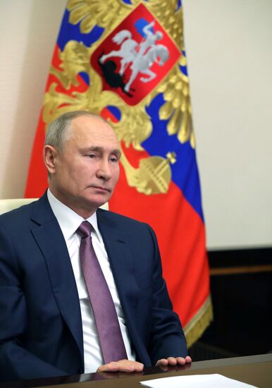 Президент РФ В. Путин поздравил членов Правительства РФ с наступающим Новым годом