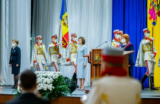 Инаугурация избранного президента Молдавии М. Санду