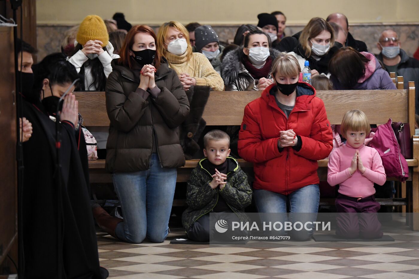 Празднование католического Рождества в России