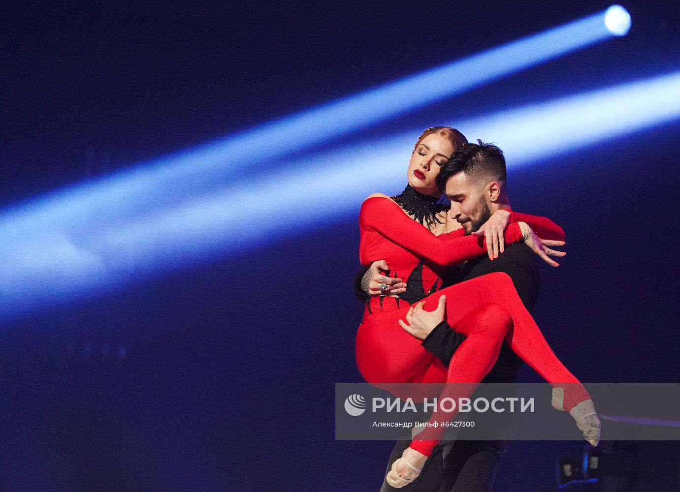 Новогоднее шоу олимпийских чемпионов "Лед и Пламень"