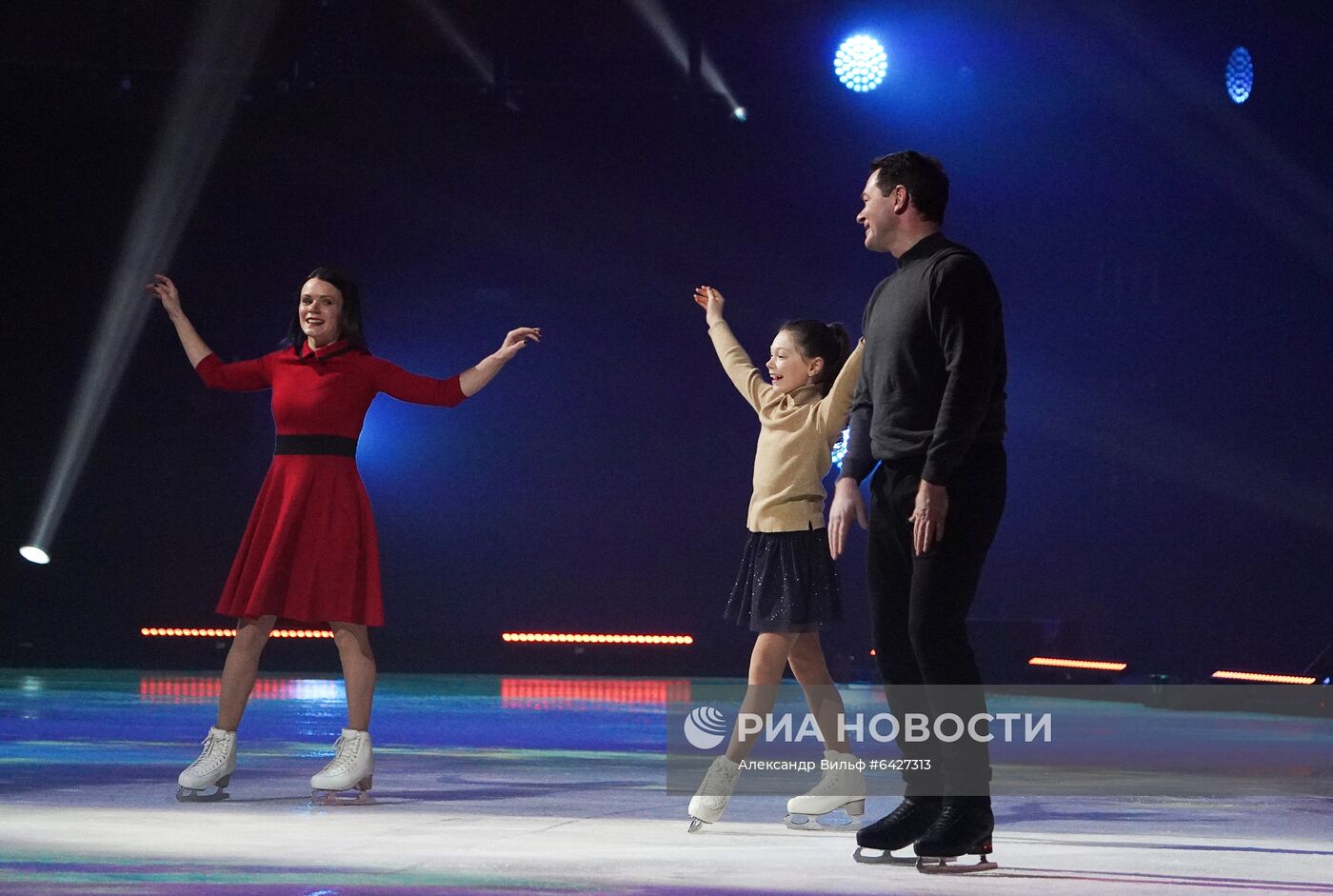 Новогоднее шоу олимпийских чемпионов "Лед и Пламень"