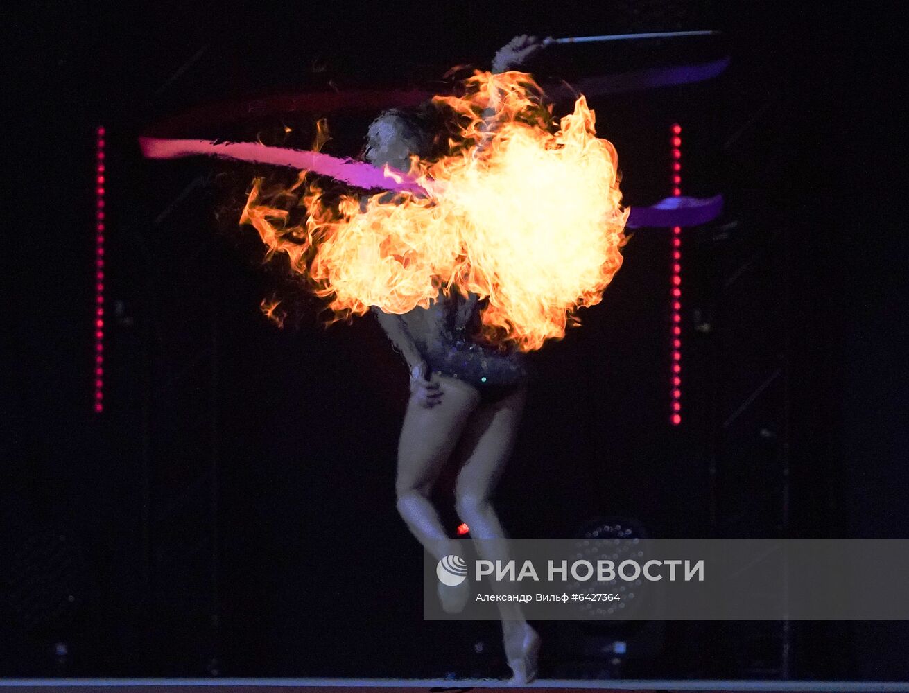 Новогоднее шоу олимпийских чемпионов "Лед и Пламень"