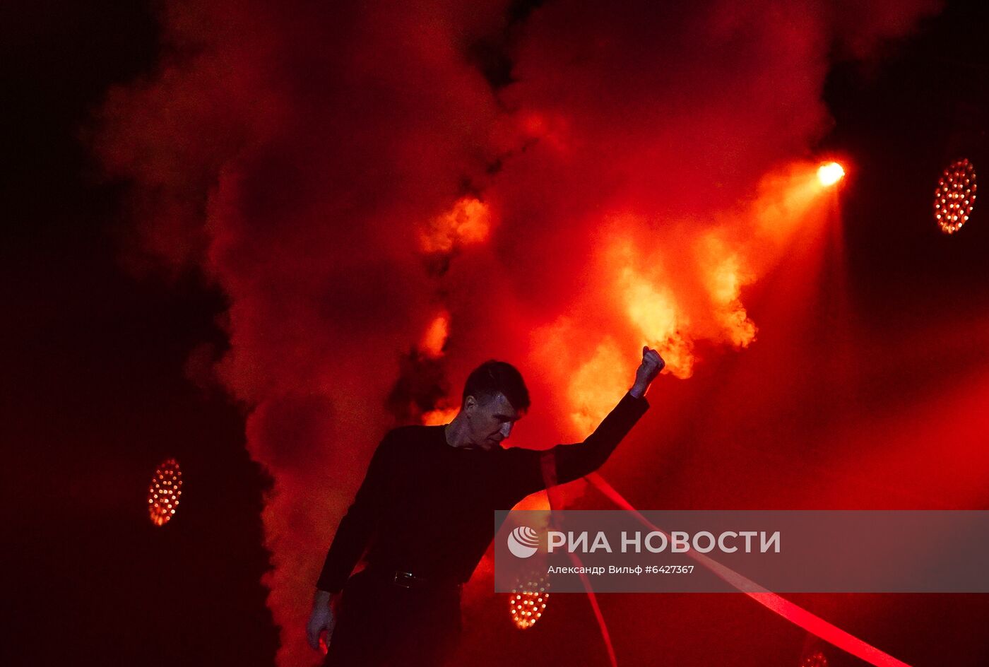 Новогоднее шоу олимпийских чемпионов "Лед и Пламень"