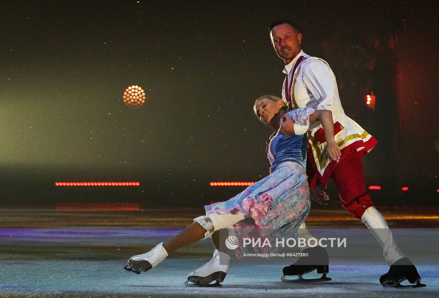 Новогоднее шоу олимпийских чемпионов "Лед и Пламень"