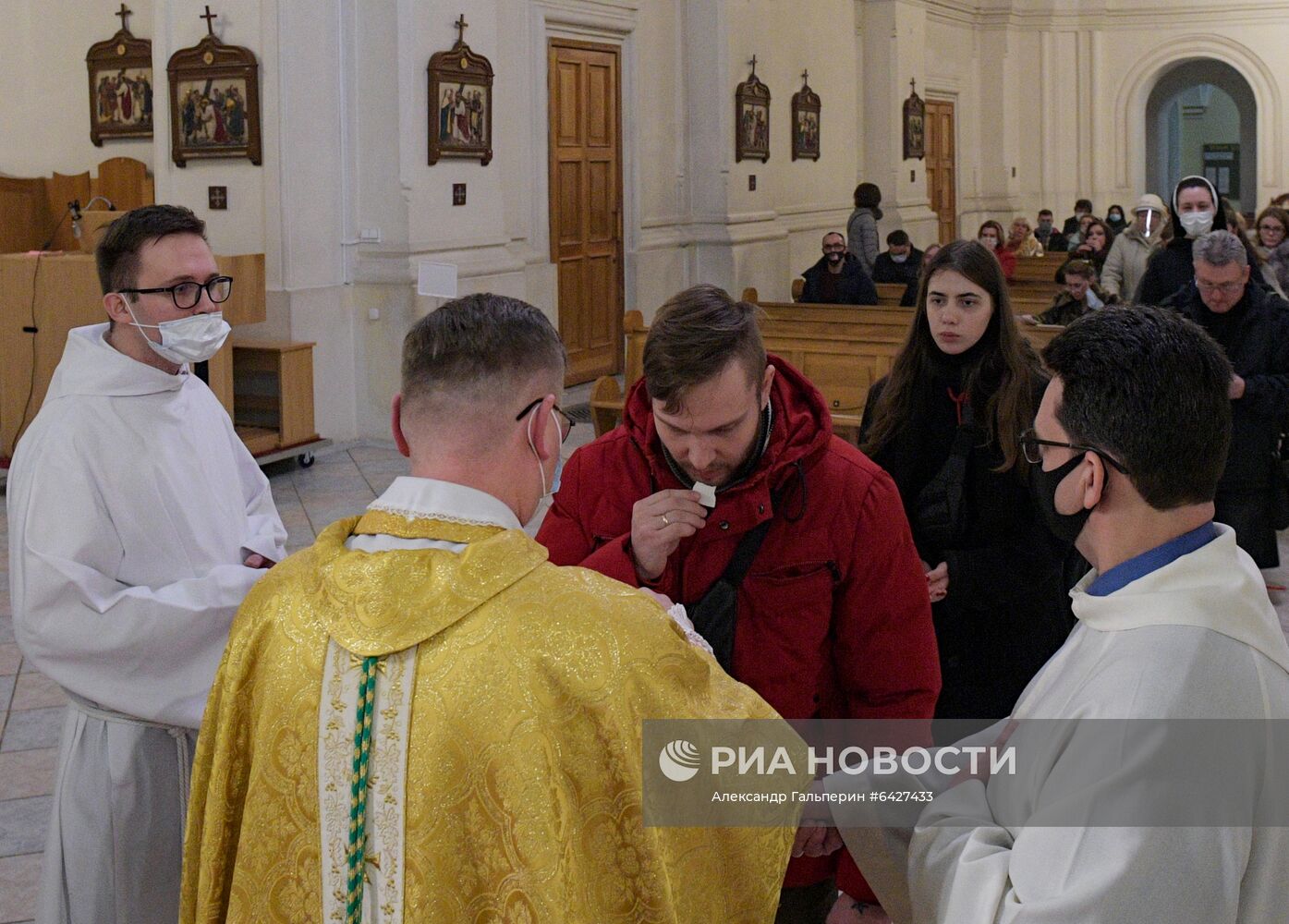 Празднование католического Рождества в России