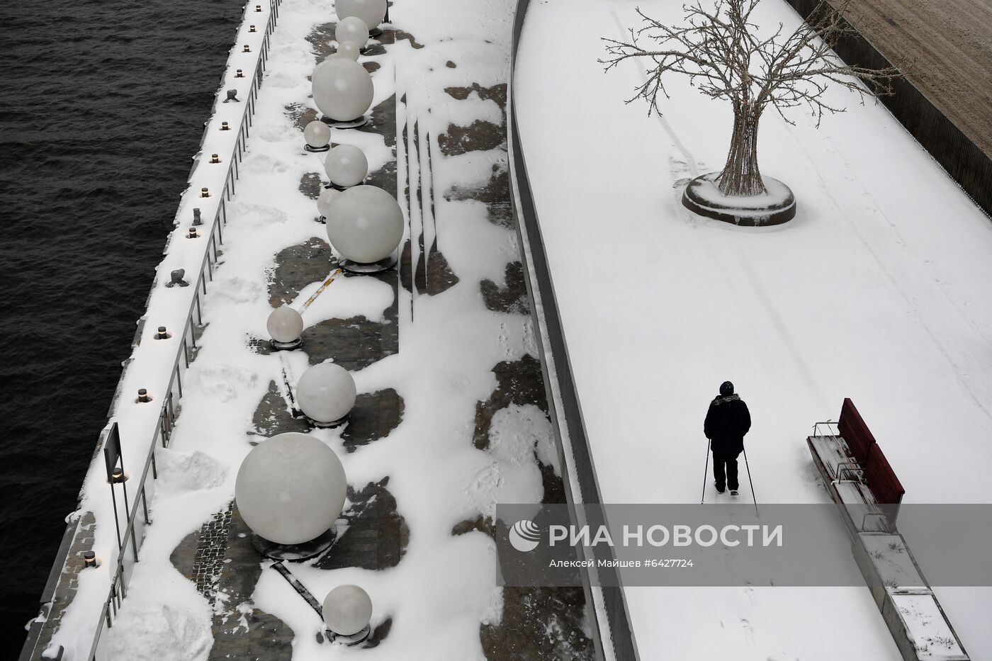 Снег в Москве