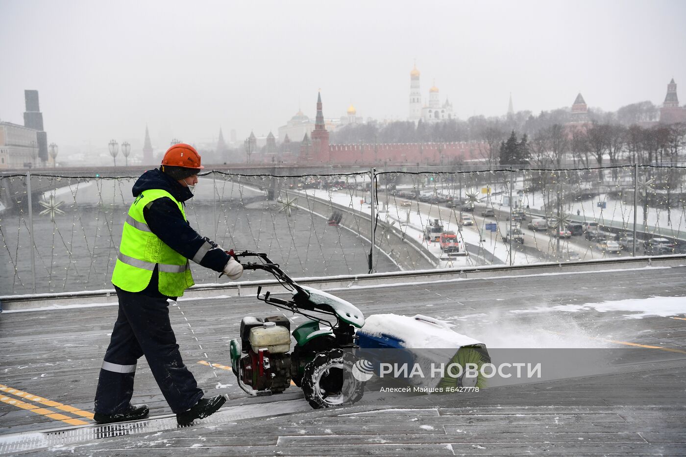 Снег в Москве