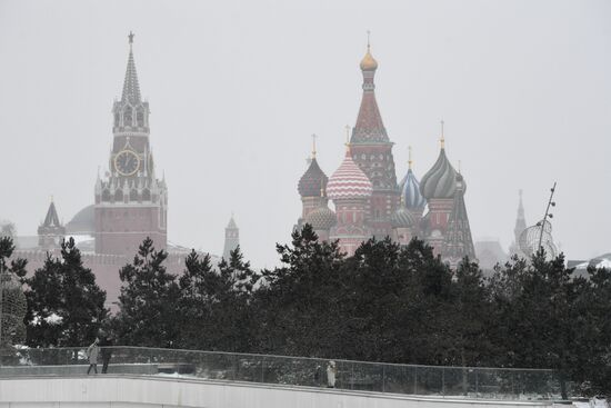 Снег в Москве