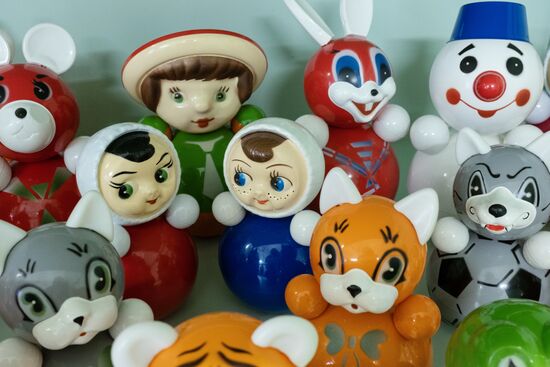 Производство игрушек-неваляшек на Тамбовском пороховом заводе 