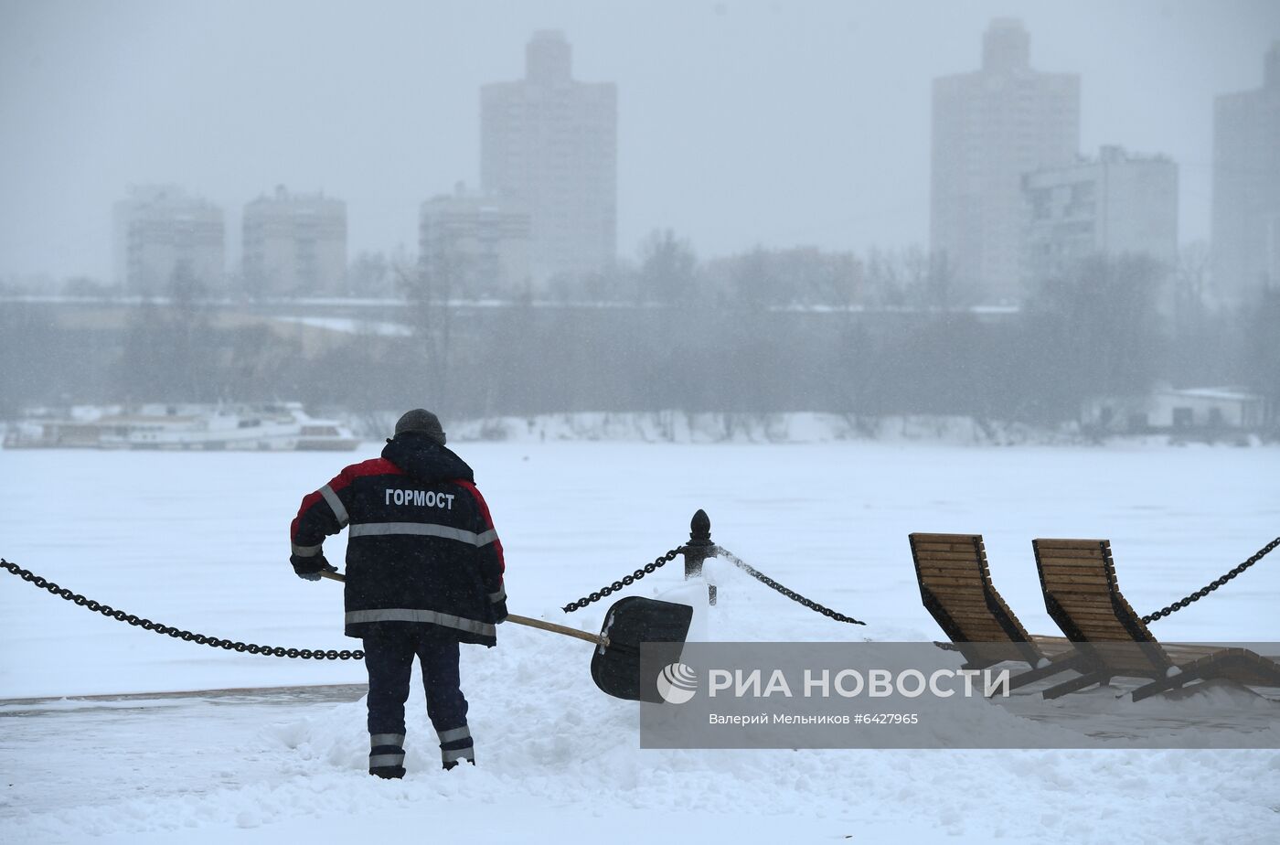 Снег в Москве