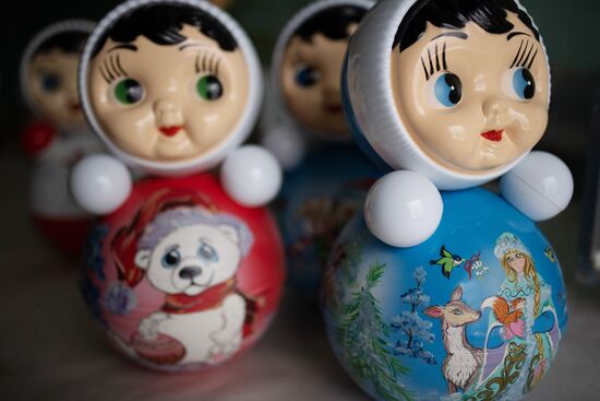 Производство игрушек-неваляшек на Тамбовском пороховом заводе 