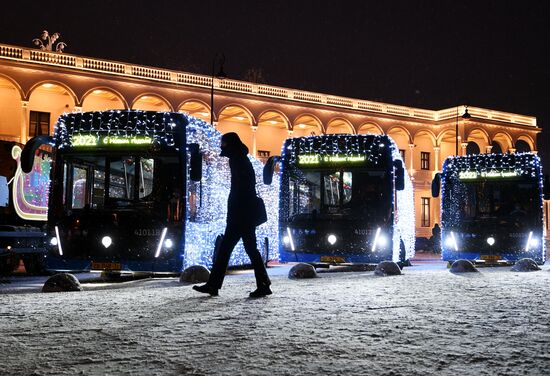 Запуск новогоднего транспорта в Москве