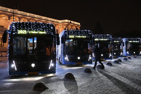 Запуск новогоднего транспорта в Москве