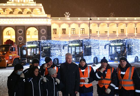 Запуск новогоднего транспорта в Москве