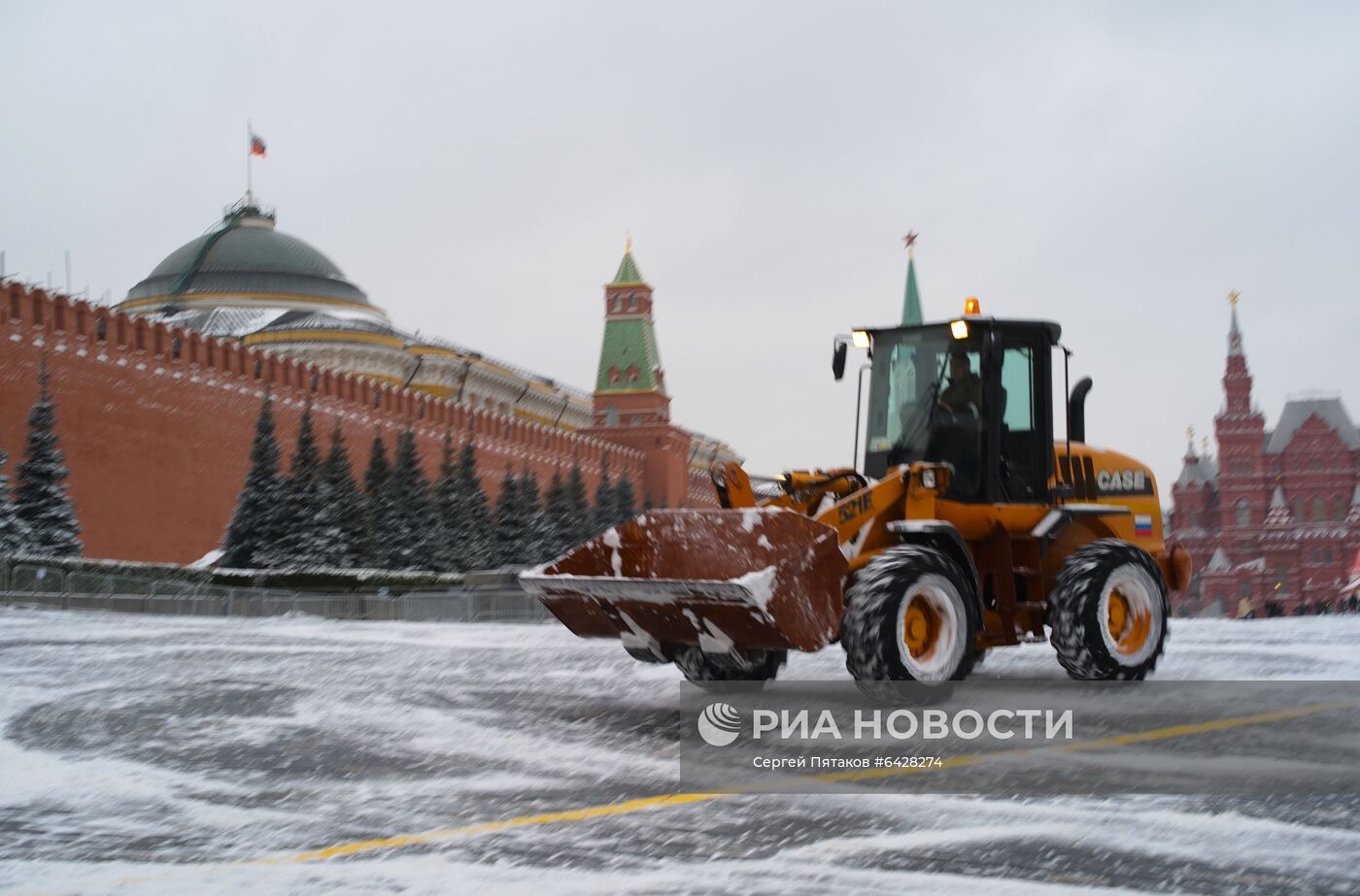 Снег в Москве