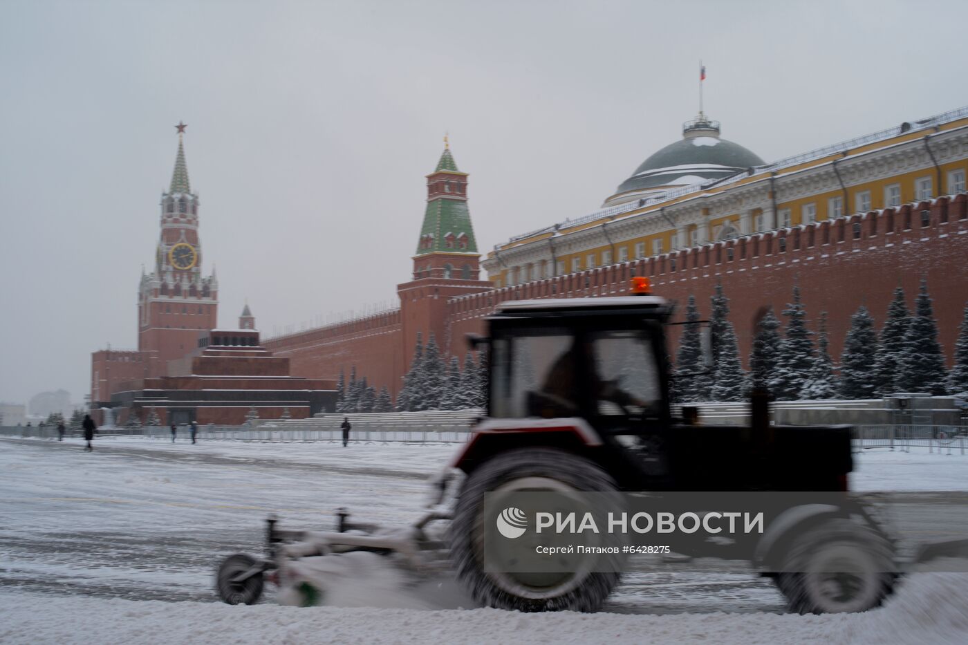Снег в Москве