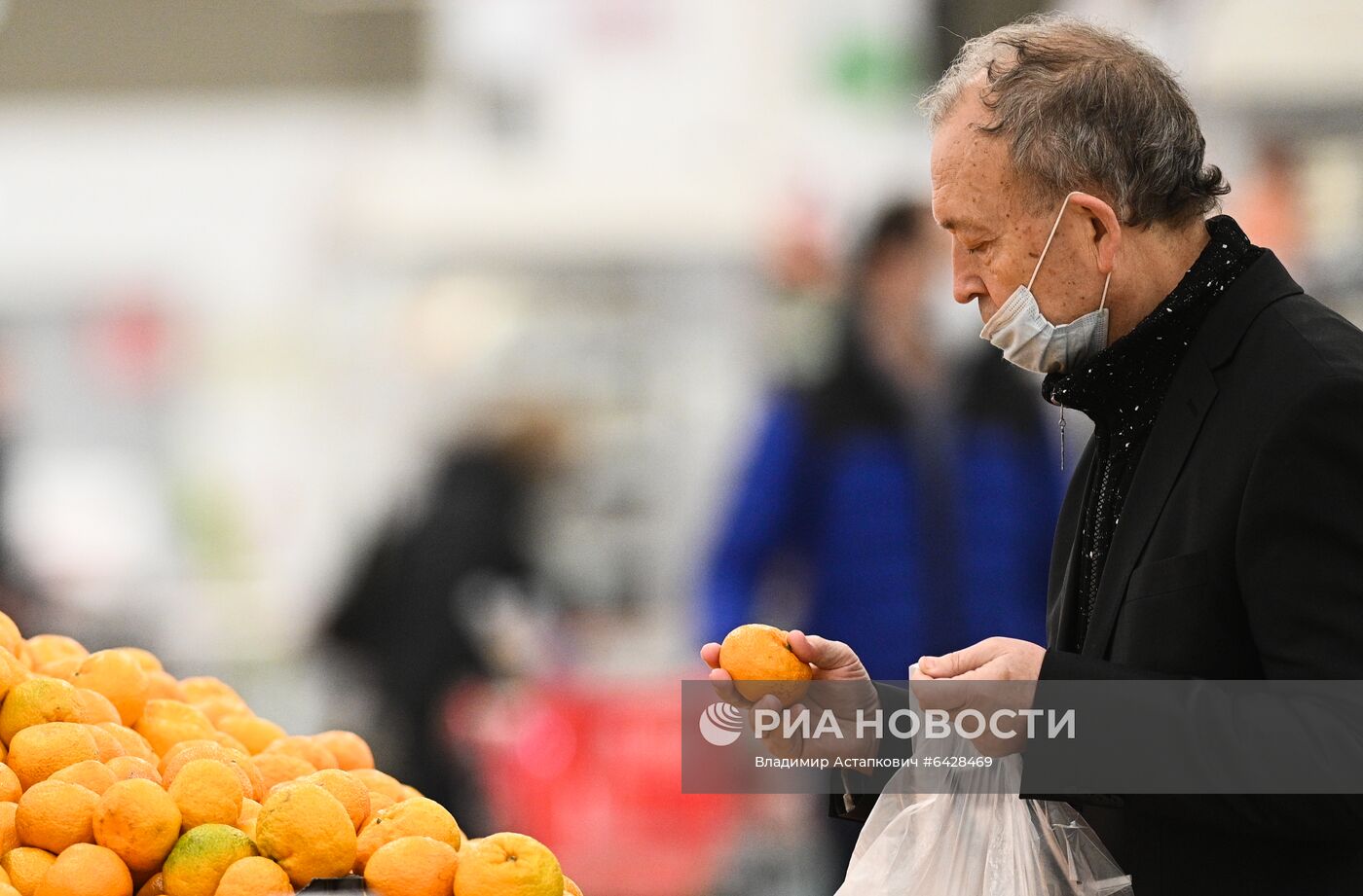 Предновогодняя торговля в гипермаркете "Ашан"