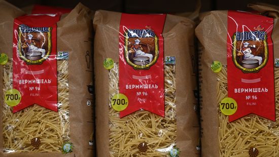 Предновогодняя торговля в гипермаркете "Ашан"