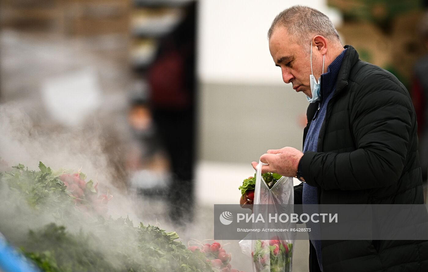 Предновогодняя торговля в гипермаркете "Ашан"