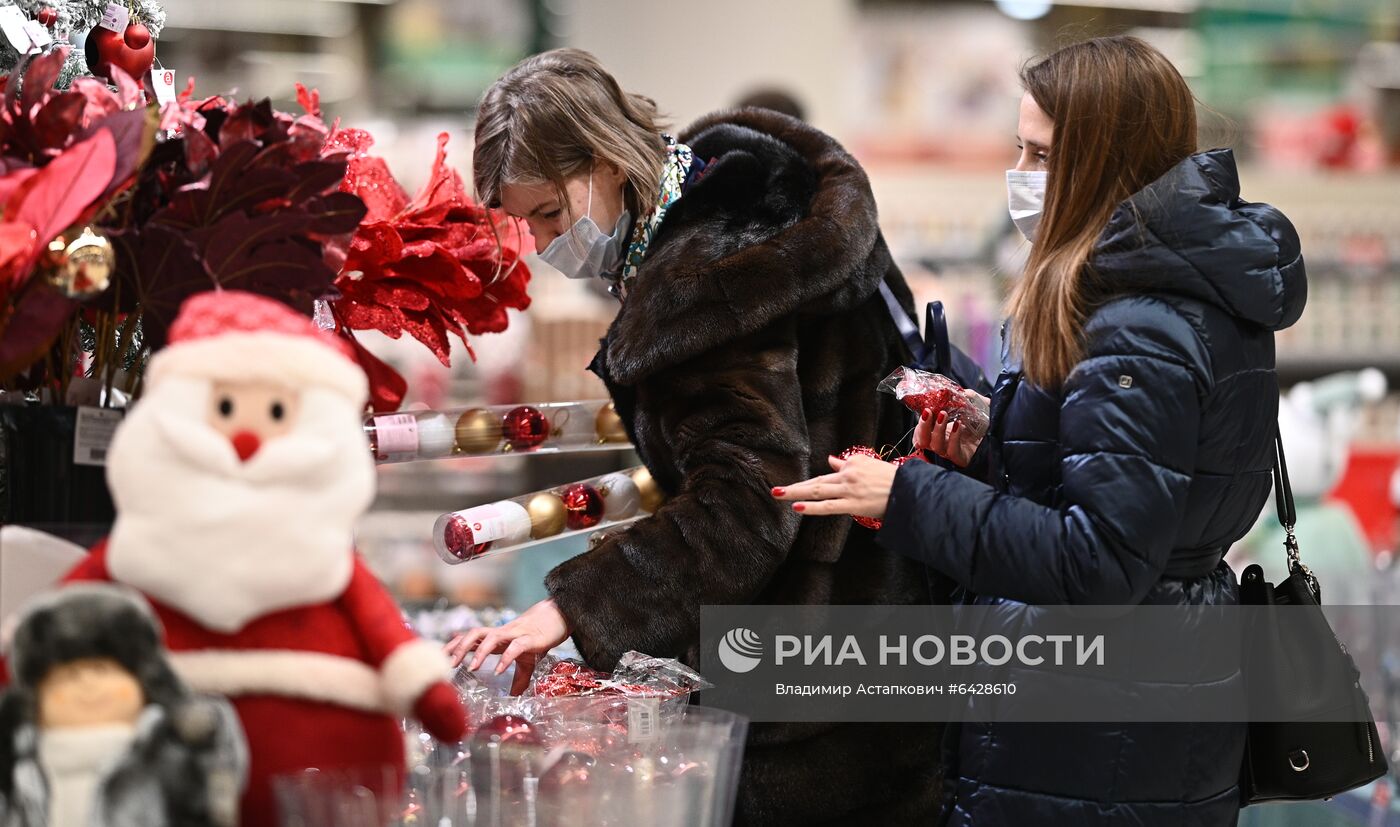 Предновогодняя торговля в гипермаркете "Ашан"