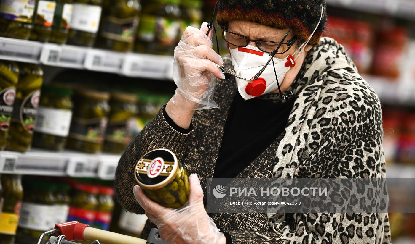 Предновогодняя торговля в гипермаркете "Ашан"