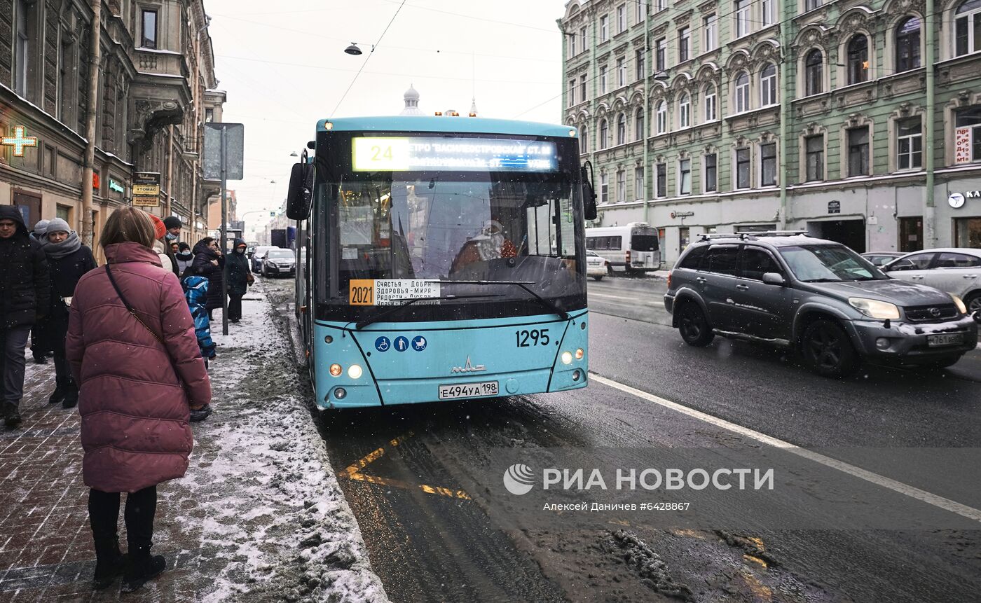 Запуск новогоднего автобусного маршрута в Санкт-Петербурге