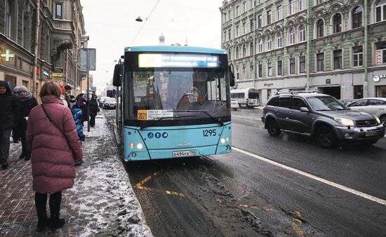 Запуск новогоднего автобусного маршрута в Санкт-Петербурге