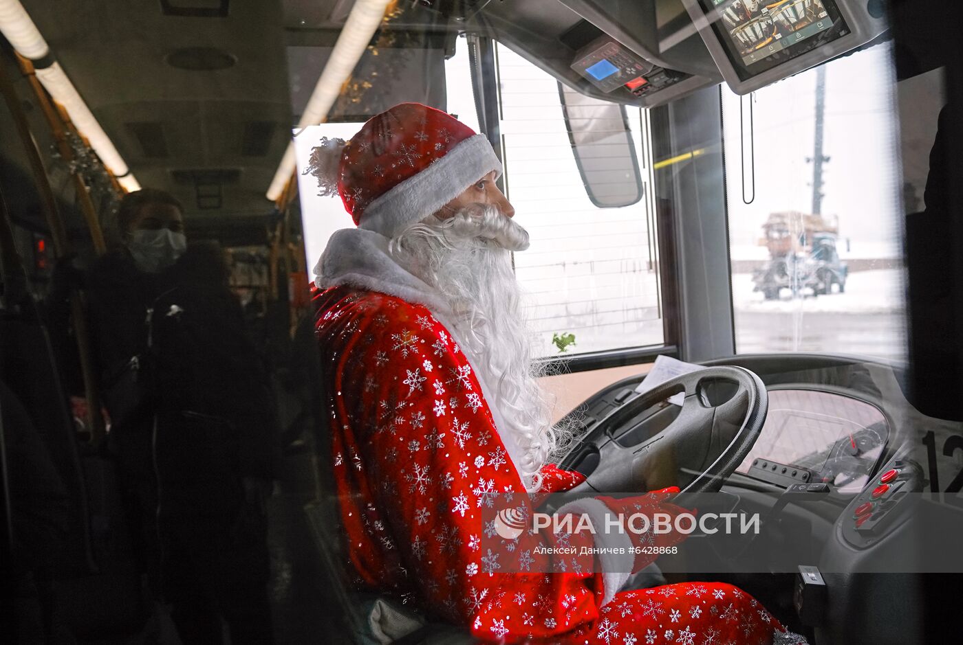 Запуск новогоднего автобусного маршрута в Санкт-Петербурге